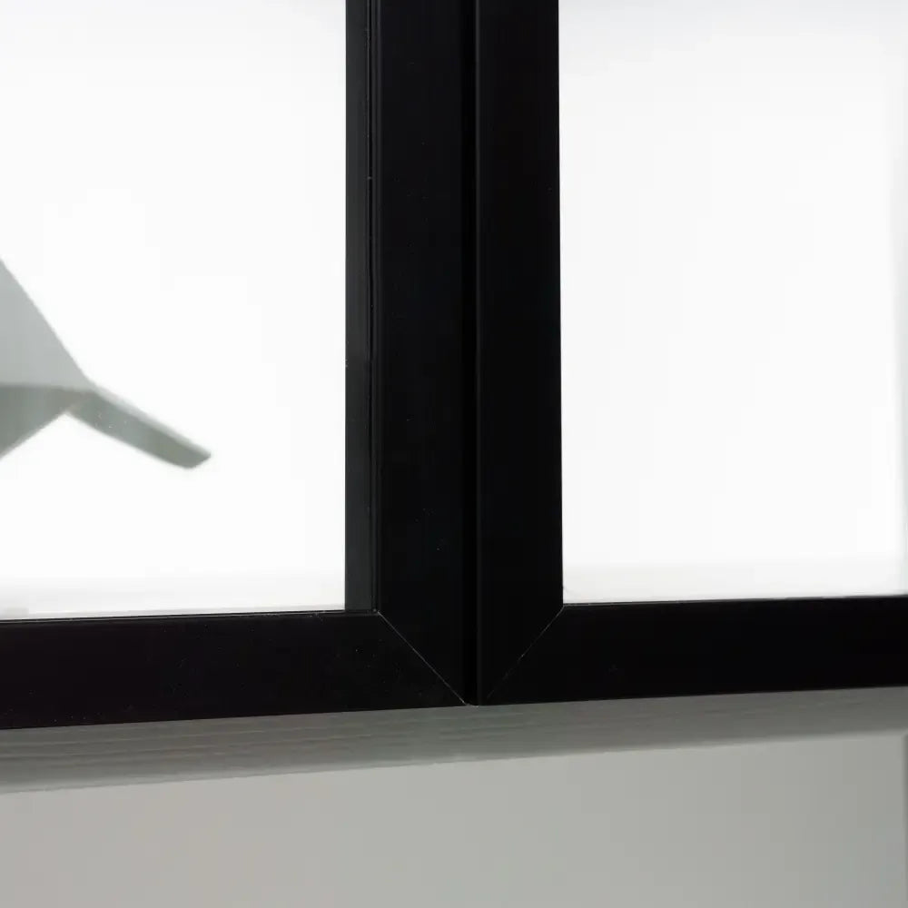 Glasrahmentüren | Lundia Original mit elegantem Aluminiumrahmen in dunkler Farbe für ein modernes und helles Schrankfinish