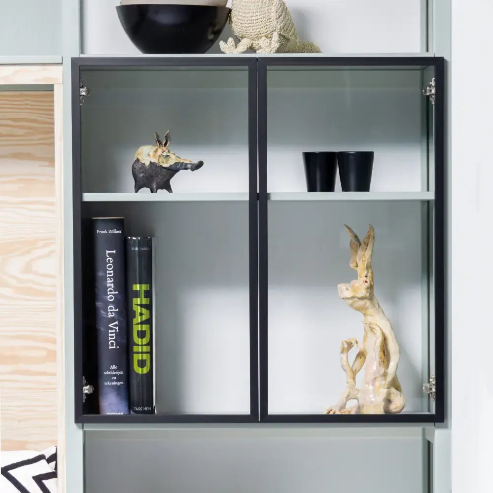 Glasrahmentüren | Lundia Original mit schmalem Aluminiumprofil und Klarglas für ein leichtes und modernes Schrankdesign