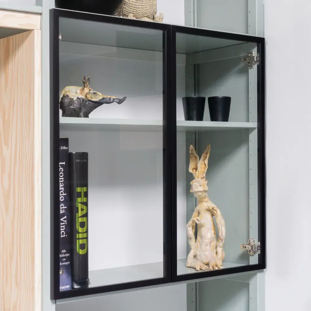 Glasrahmentüren | Lundia Original mit schwarzem Aluminiumrahmen und Klarglas für ein modernes Schrankdesign