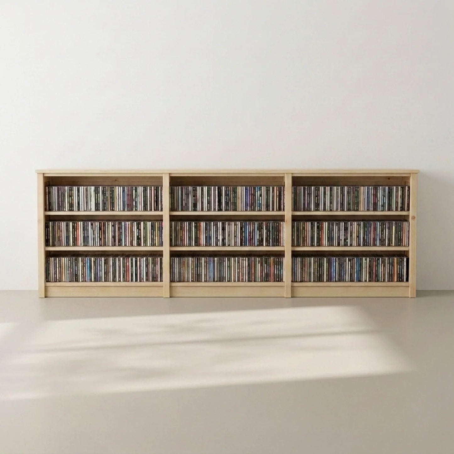Niedriger CD-/DVD-Schrank | Lundia Original | Klar lackiertes Holz, sfeerbeeld perspectief