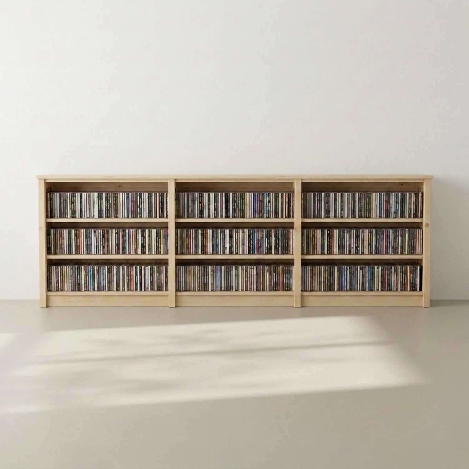 Niedriger CD-/DVD-Schrank | Lundia Original | Klar lackiertes Holz, sfeerbeeld perspectief