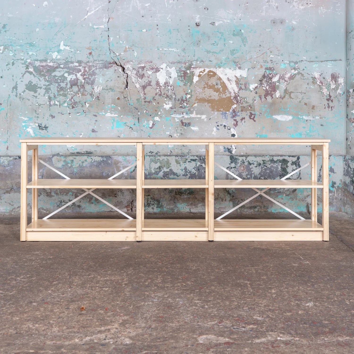 Offenes Sideboard | Lundia Original | Klar lackiertes Massivholz, leere Vorderansicht
