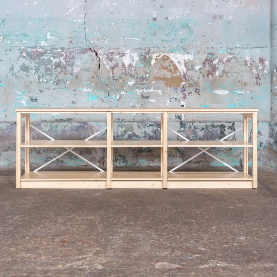 Offenes Sideboard | Lundia Original | Klar lackiertes Massivholz, leere Vorderansicht