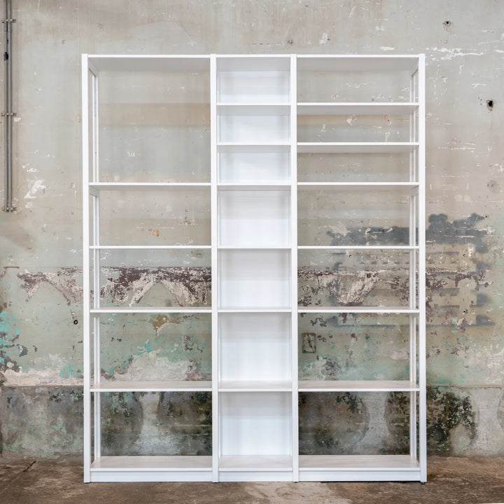 Wandschrank | Lundia Original | Signalweiß Massivholz dreiteiliges System, leer Vorderansicht